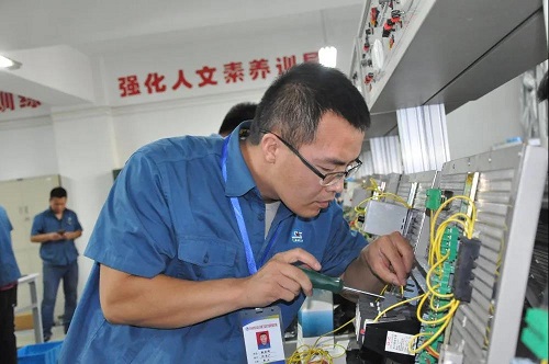 success 包頭熱力集團11名電工考取中高級職稱2.jpg