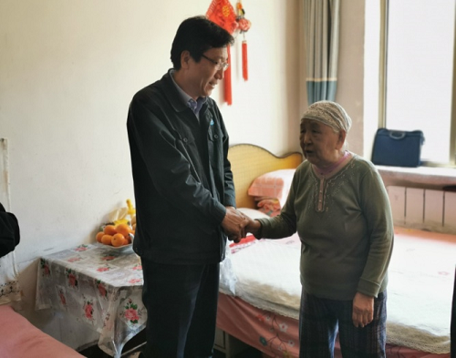 success 包頭熱力集團(tuán):開展“民族團(tuán)結(jié)一家親”結(jié)對(duì)慰問(wèn)活動(dòng)1.jpg